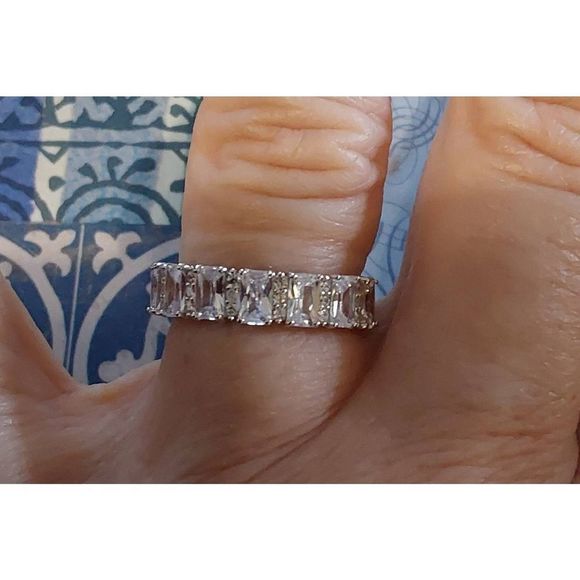 Gorgeous New DIAMONIQUE 5 Ct. Emerald & Round Cut Bridal/Wedding Band Ring #8 - Picture 2 of 5